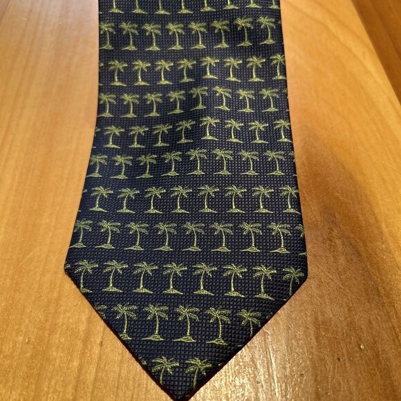 Off Island By Tommy Bahama Neck Tie. Navy With Palm Trees. 100% Silk. Tropical - Picture 1 of 6